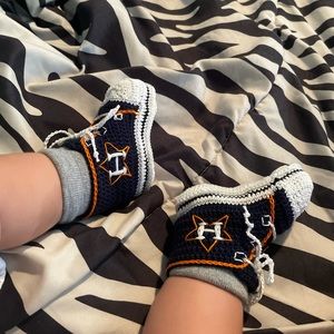 Houston Astros knitted baby shoes